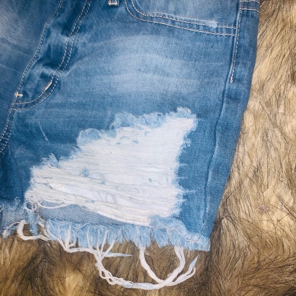 ๐ NWT FOREVER 21 DISTRESSED BOOTY SHORTS โ SIZE S - Picture 8 of 13